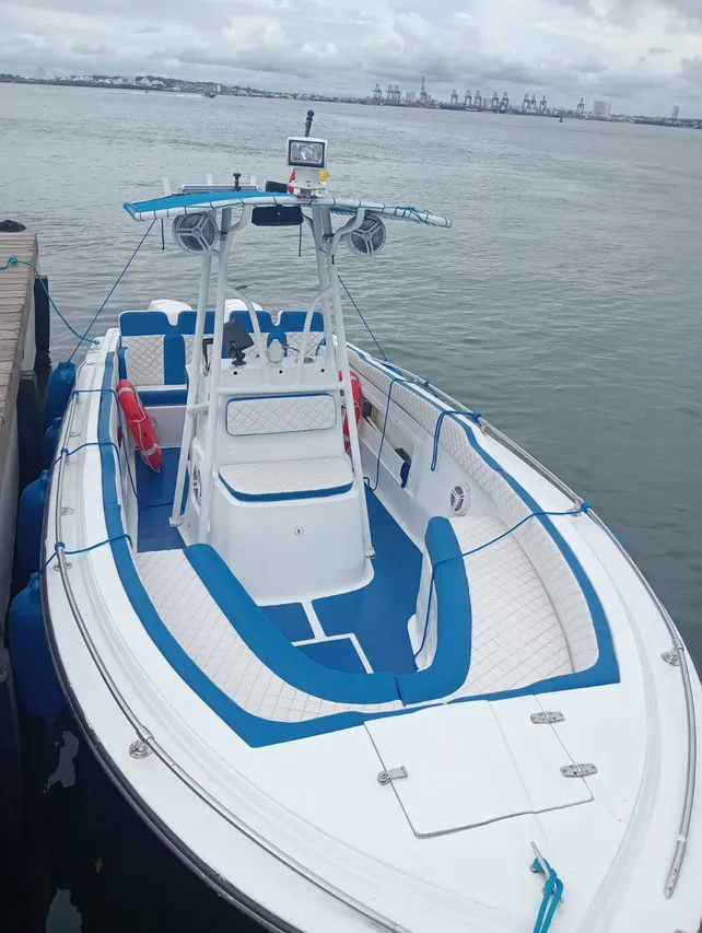 Bote Pier Pressure en Cartagena